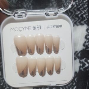 MOCYNE Nude Ombre Press-On Nails with Metallic Tips
